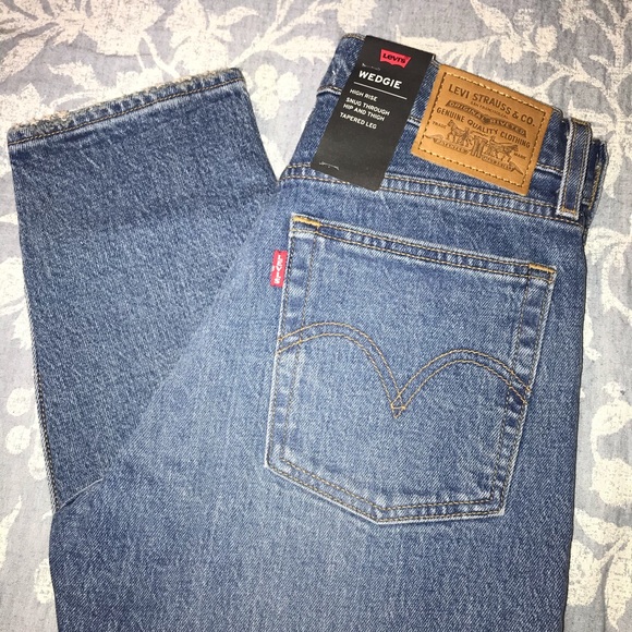 Brand New Levi’s - Wedgie High Rise - Sz 25 NWT - Picture 3 of 4